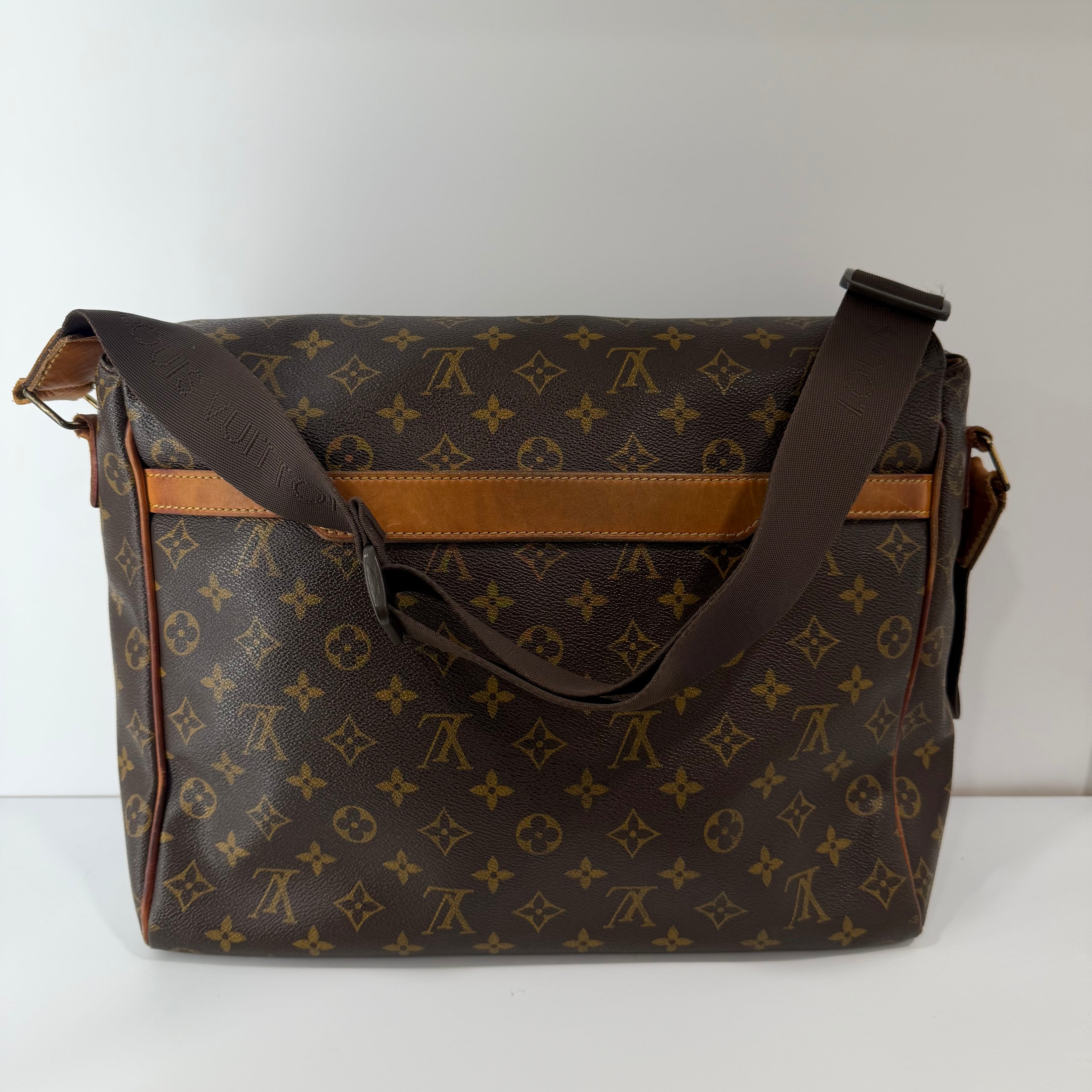 Louis Vuitton Abbesses Messenger