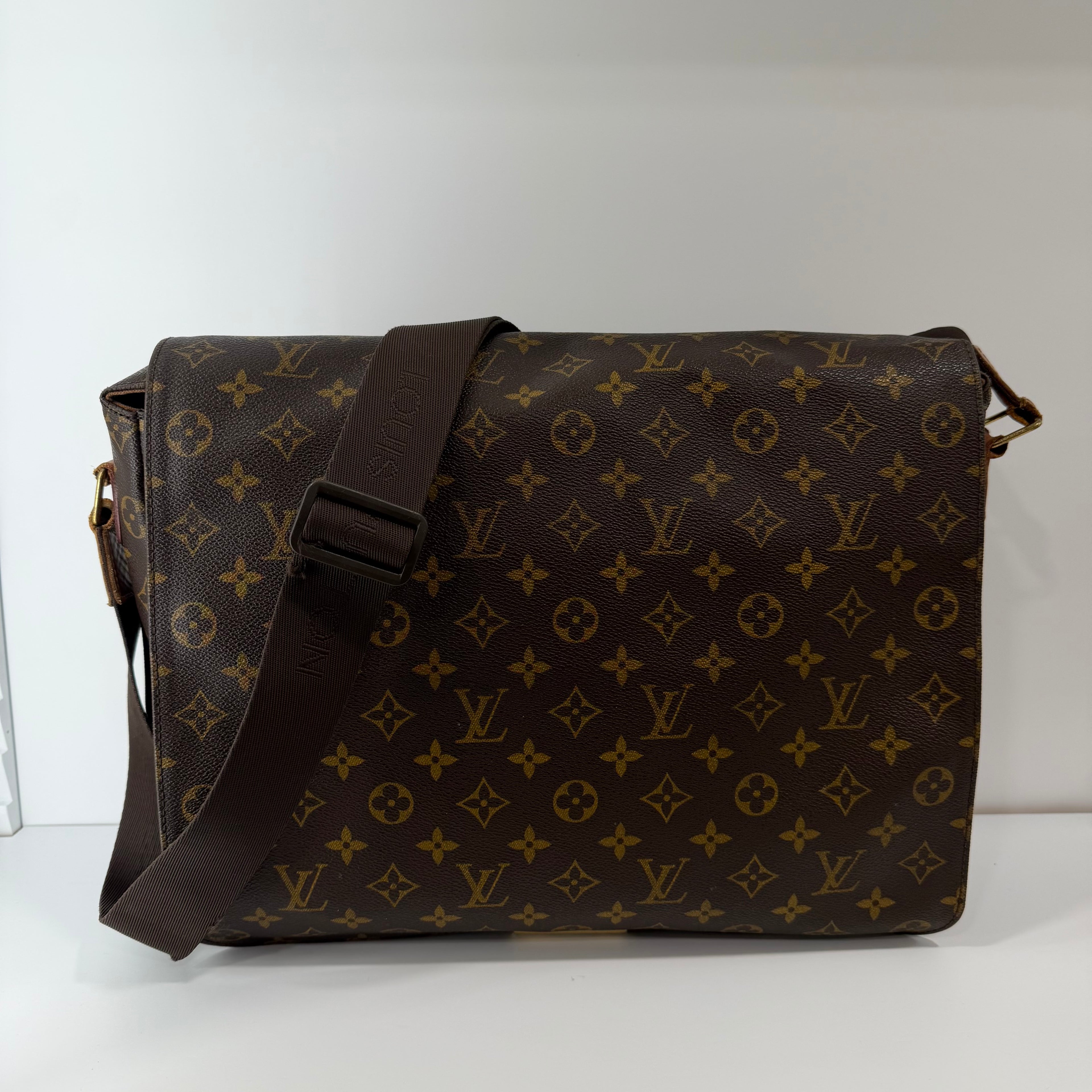 Louis Vuitton Abbesses Messenger