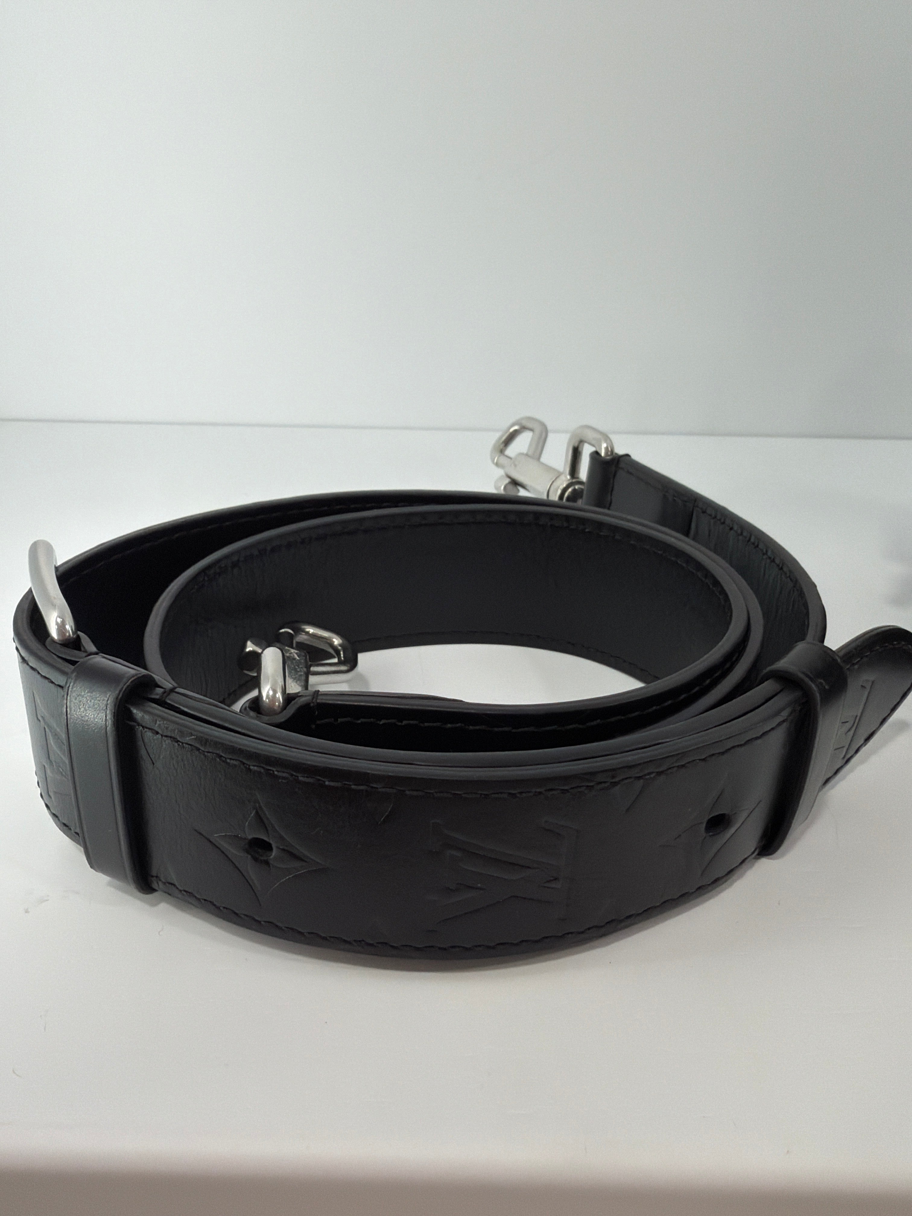 Louis Vuitton Keepall Cargo Bandoulière 25 in Pelle di Vitello Nera (Modello M13988)