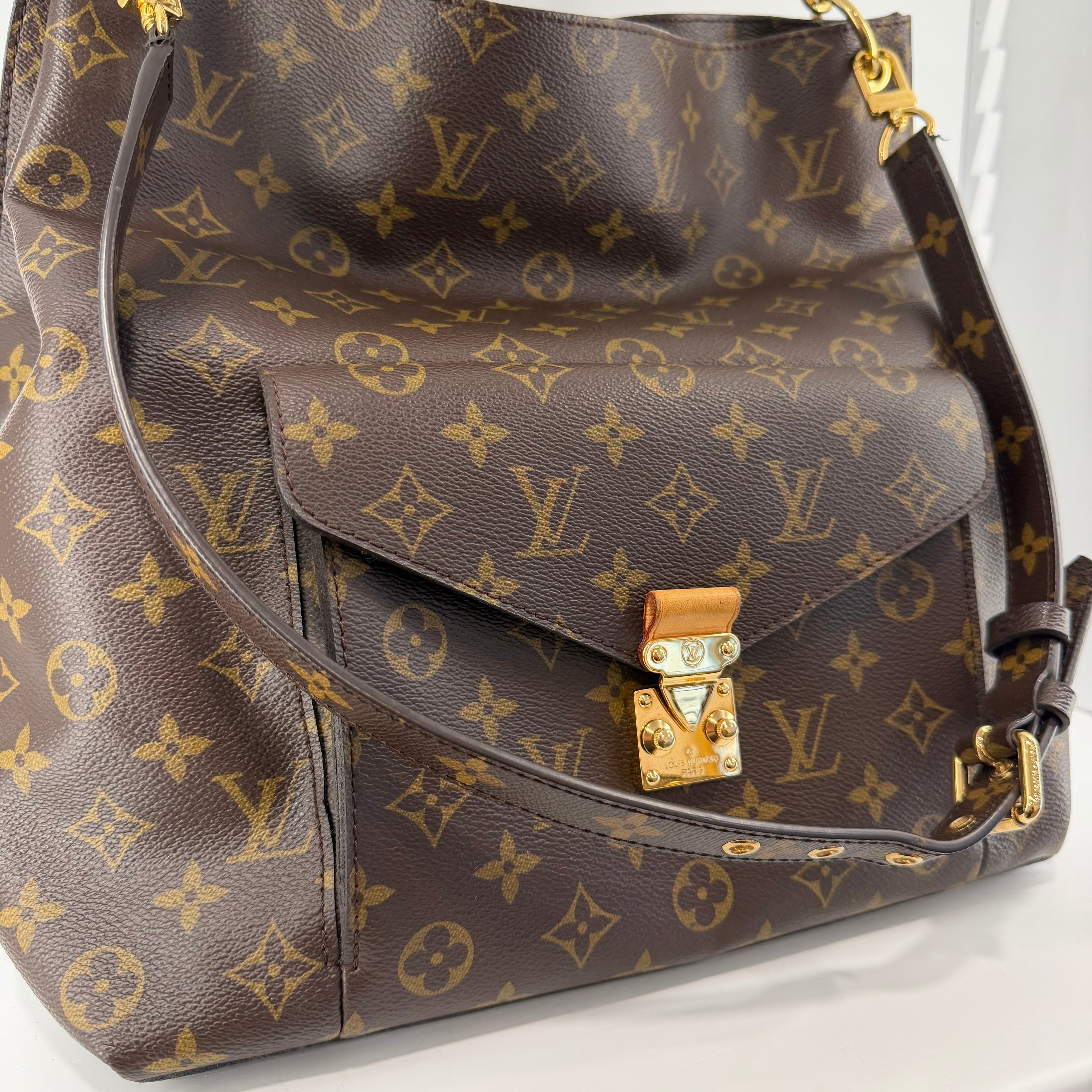 Louis Vuitton Hobo Mètis